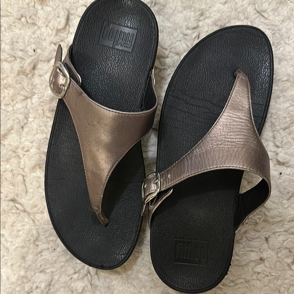 Fitflop Dark Gold Sandals Sleek Slip-On Design